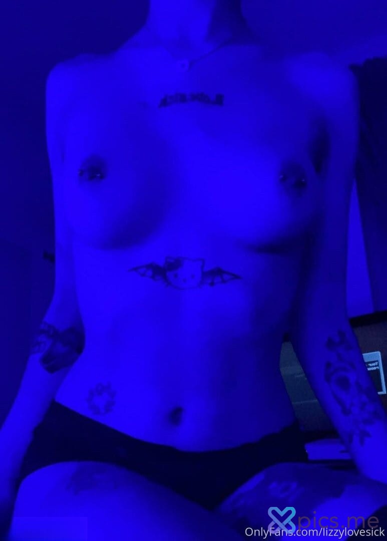 LizzyLovesick porn photo 9