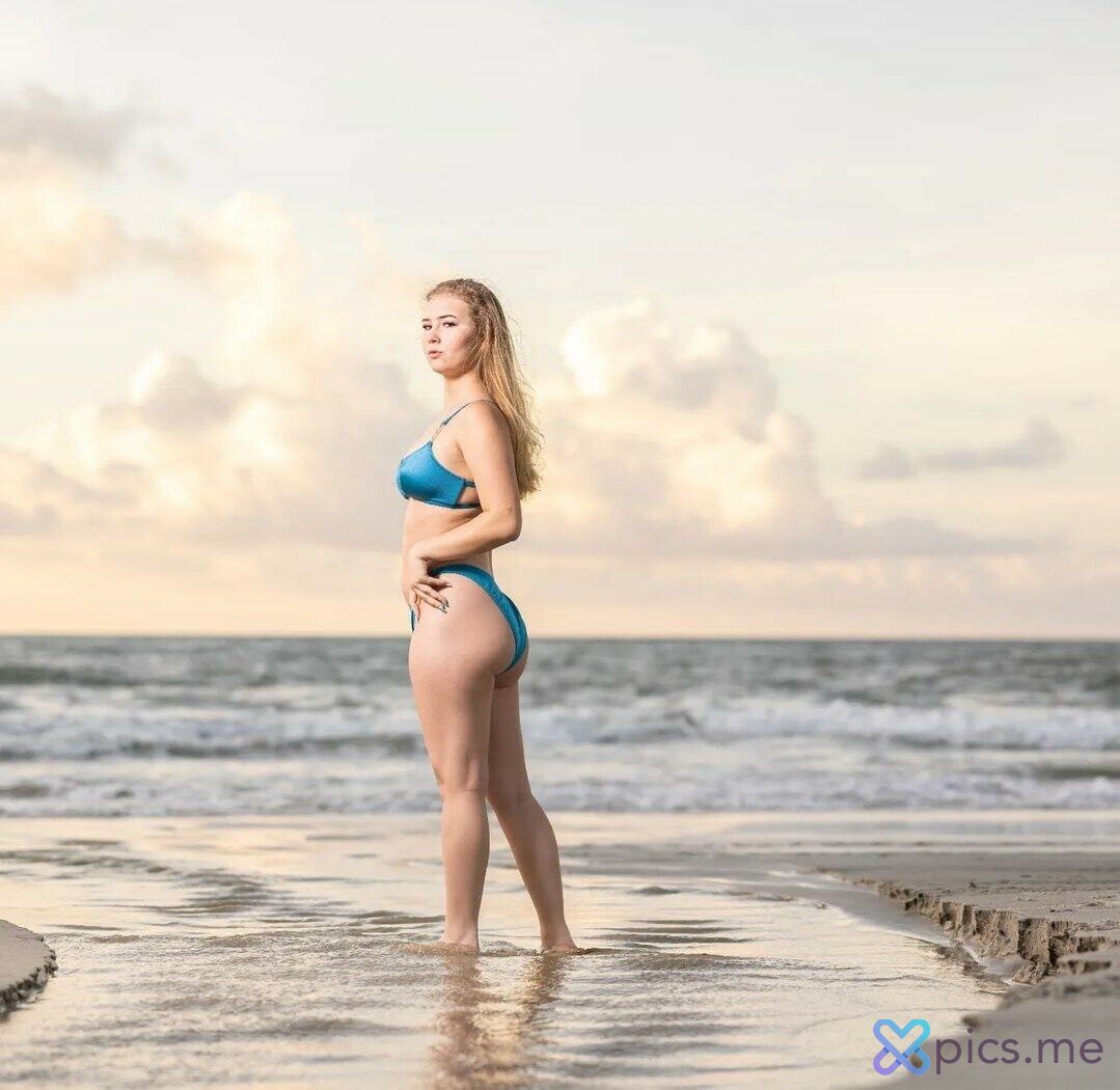 Alyssa Capps nude image 983