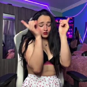 Nude Enyely211 porn pictures and XXX videos